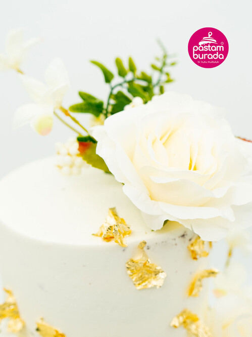 Altın Yapraklı Konsept Pasta