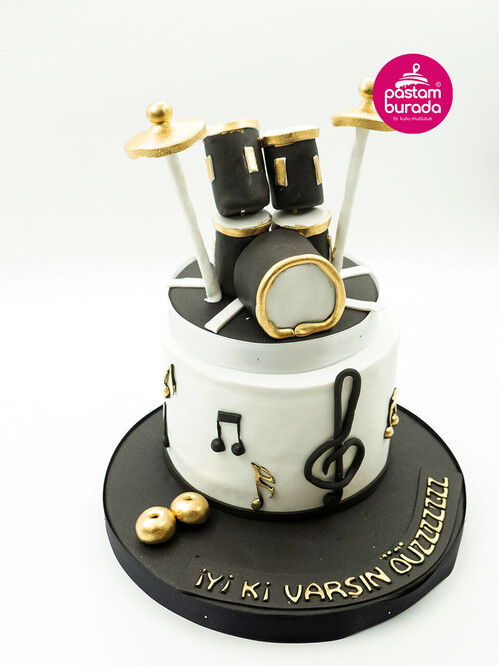 Bateri Temalı Konsept Pasta