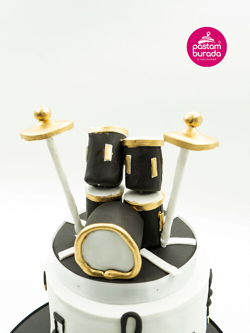 Bateri Temalı Konsept Pasta