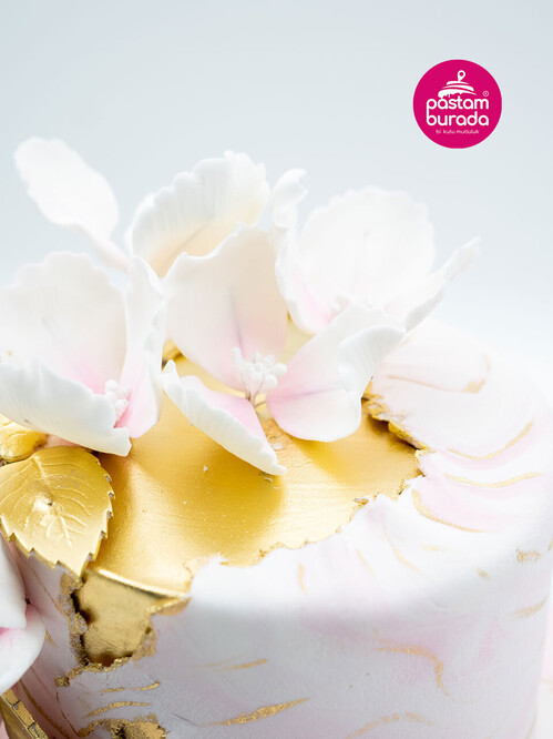 Beyaz Orkide ve Mermer Desen Tasarım Pasta