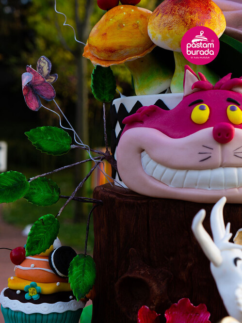 Harikalar Diyarı Maket Pasta