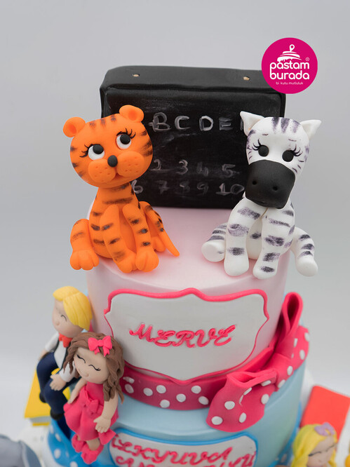 Çok Figürlü Fiyonklu Konsept Pasta