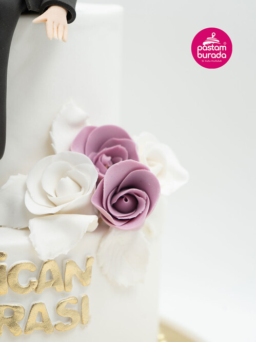 Erkek ve Kadın Figürlü Nişan Pastası