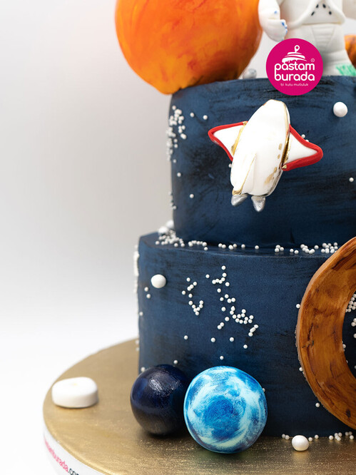 Galaksi Gezegenler ve Astronot Figürlü Konsept Pasta