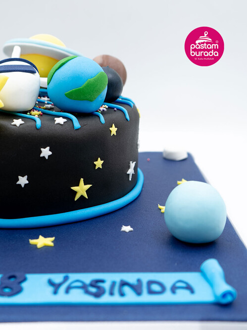 Galaksi Temalı Konsept Pasta