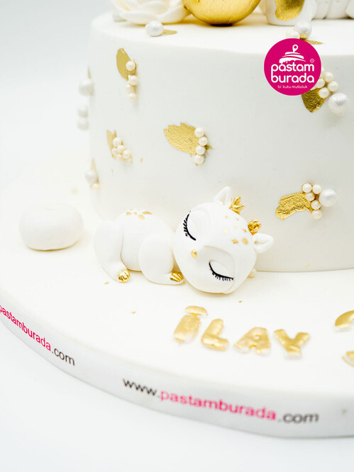 Gold Detaylı Beyaz Ayı Pasta