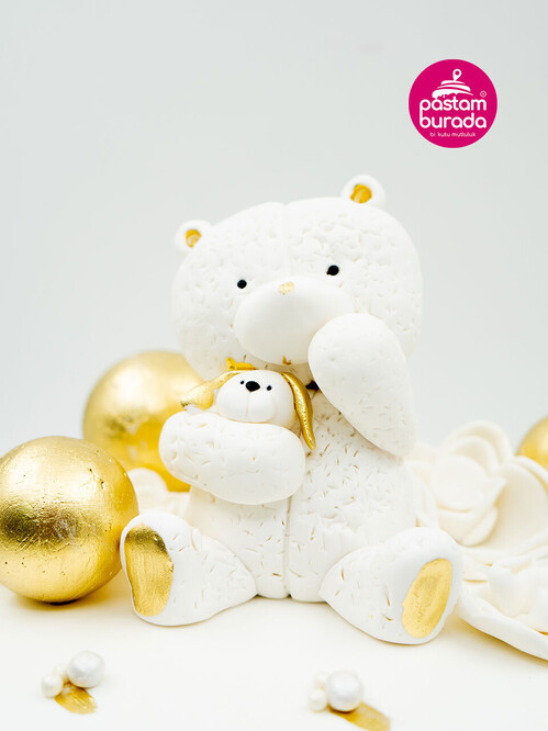 Gold Detaylı Beyaz Ayı Pasta