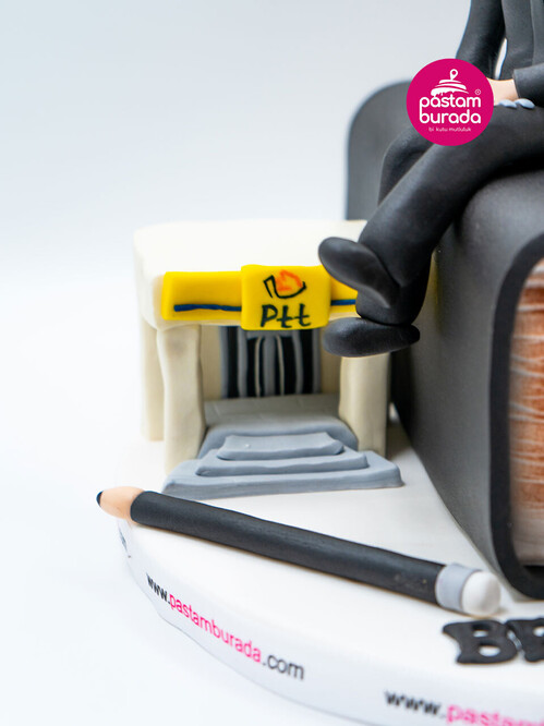 Kitap ve Figür Temalı Pasta