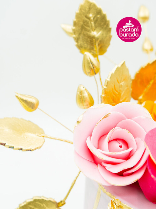 Kristal Detaylı Model Pasta