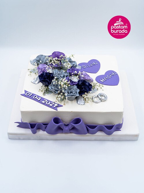 Mor Yapay Çiçek Temalı Pasta