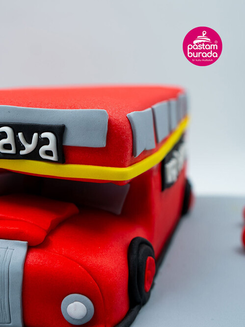 Otobüs Şeklinde Konsept Pasta