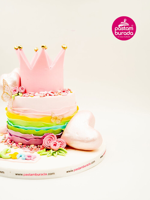 Pembe Taçlı Butik Pasta