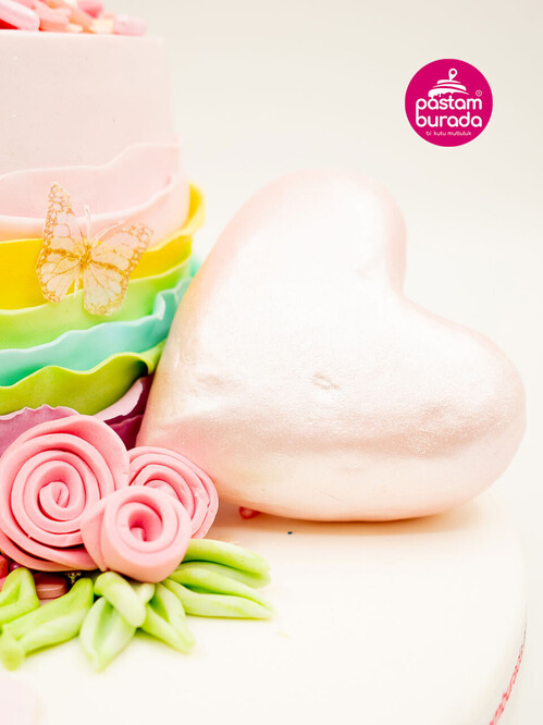 Pembe Taçlı Butik Pasta