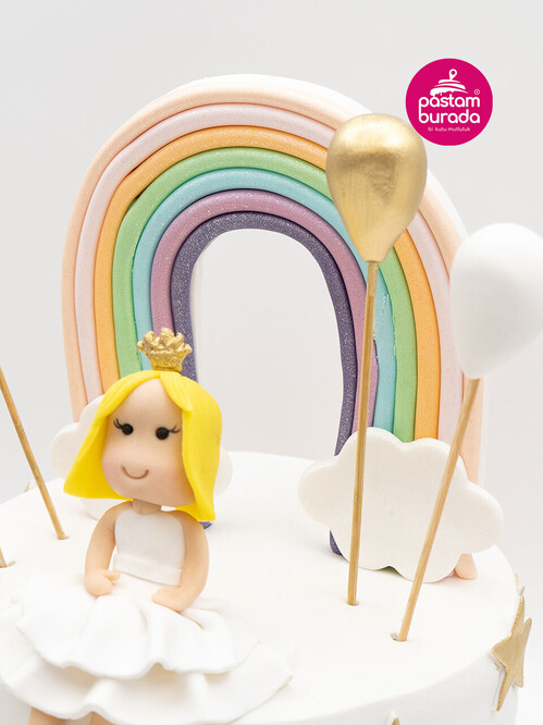 Sarı Saçlı Çocuk Figür ve Gökkuşağı Konsept Pasta