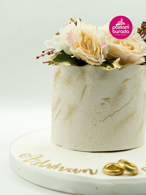 Soft Çiçek Detaylı Konsept Pasta