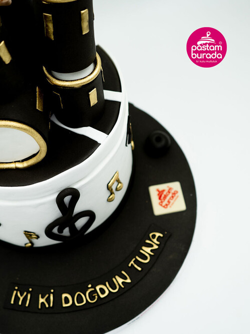 Bateri Temalı Butik Pasta