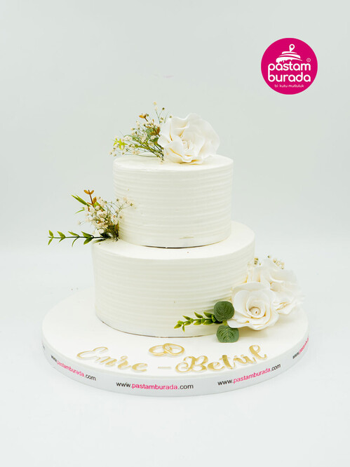 Beyaz Çiçek Detaylı Pasta