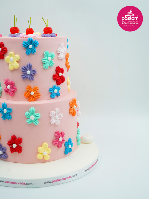 Çiçek Süslemeli Butik Pasta