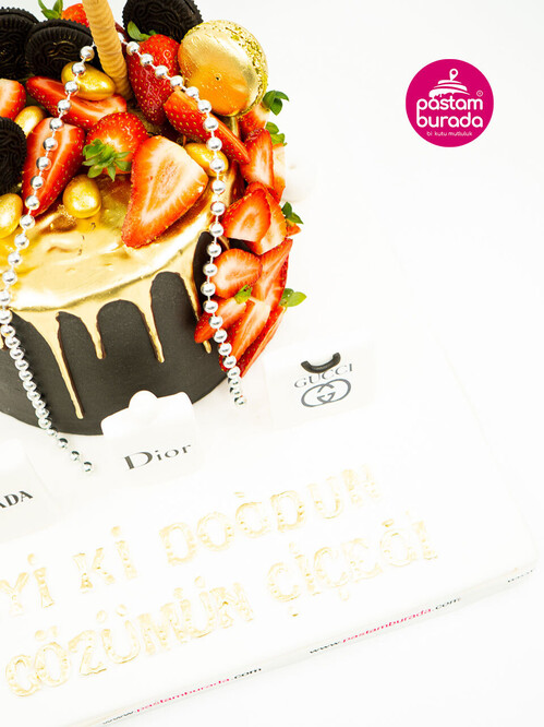 Çilek Detaylı Konsept Pasta