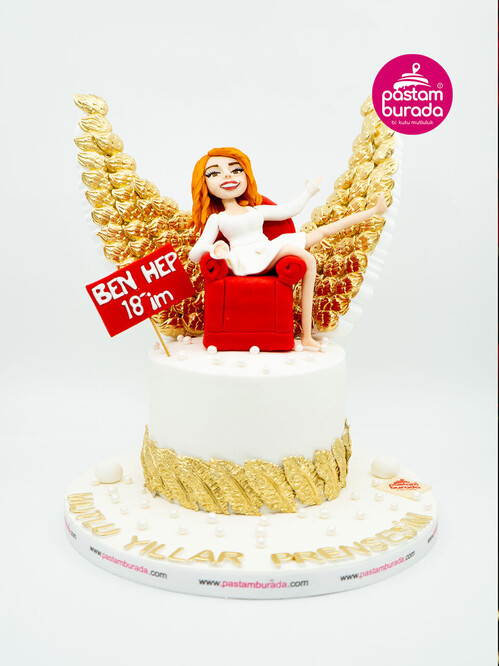 Gold Kanat Detaylı Pasta