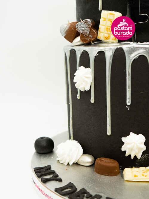 Gümüş Soslu Butik Pasta