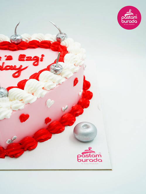 Kalp Süslemeli Naked Pasta