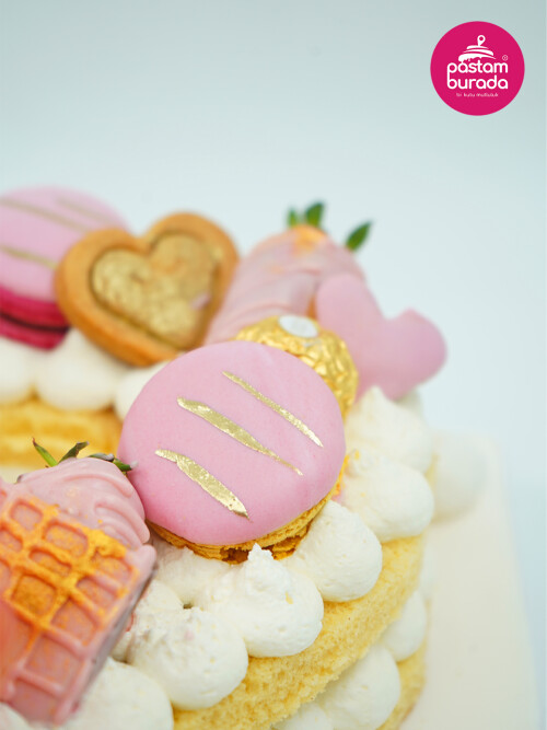 Kalp Detaylı Kurabiye Pasta