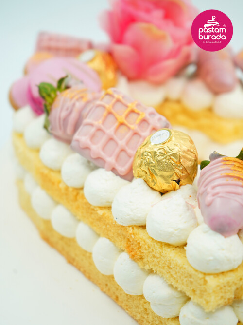 Kalp Detaylı Kurabiye Pasta