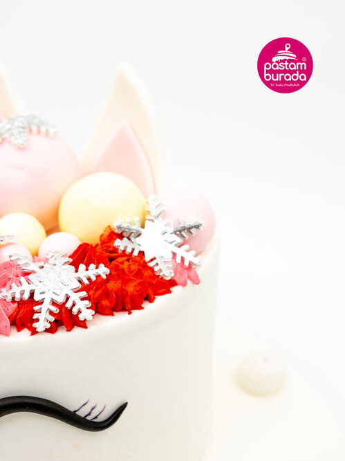 Kar Tanesi Süslemeli Unicorn Pasta