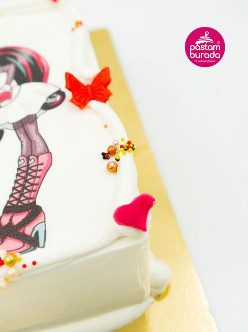 Kare Süslemeli Resimli Pasta