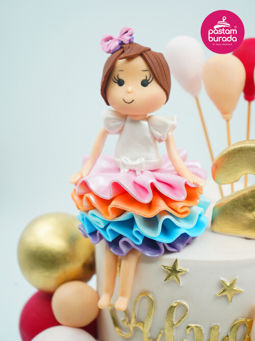 Kız Çocuk ve Kedi Pasta