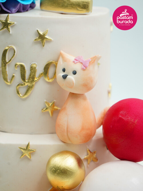 Kız Çocuk ve Kedi Pasta