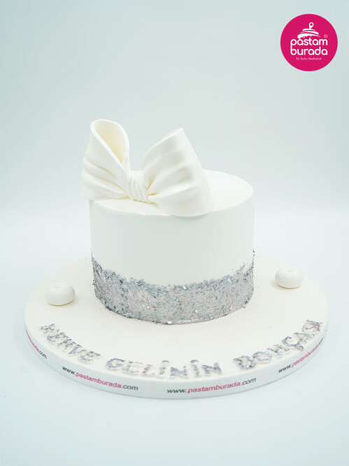 Kurdele Detaylı Butik Pasta