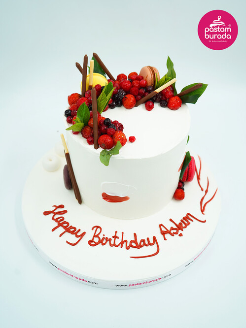 Orman Meyvesi Süslemeli Pasta