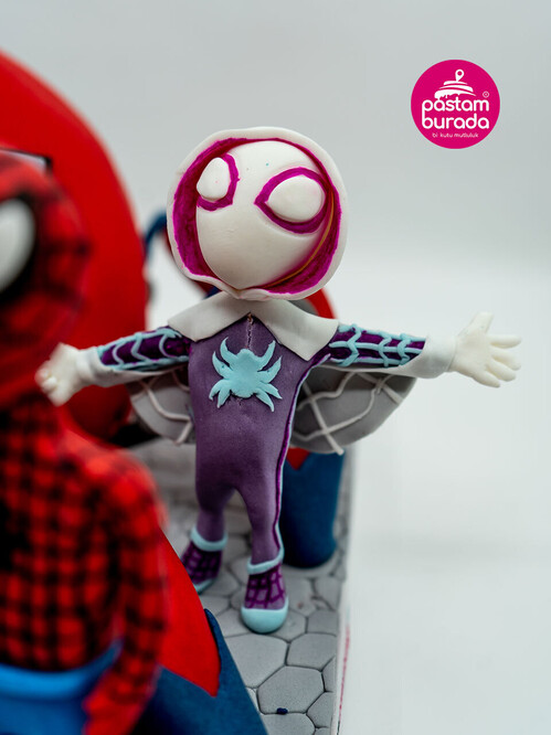 Örümcek Adam Model Pasta