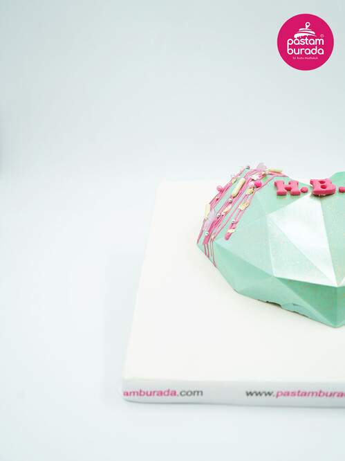 Sürpriz Kalp Tasarım Pasta