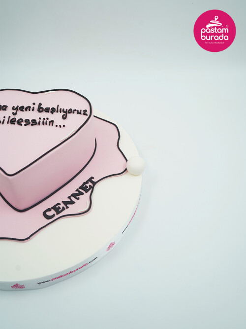 Yazı Detaylı Pembe Pasta