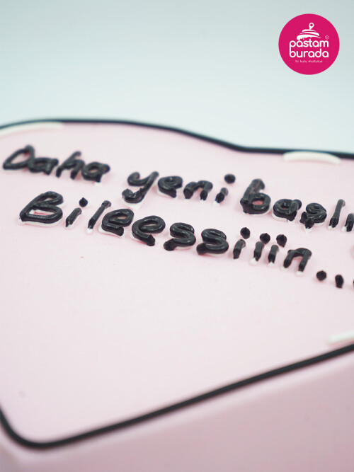 Yazı Detaylı Pembe Pasta