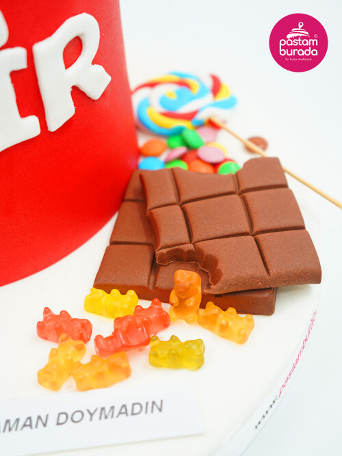 Atıştırmalık Ve Erkek Çocuk Figür Tasarım Pasta