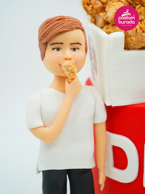 Atıştırmalık Ve Erkek Çocuk Figür Tasarım Pasta