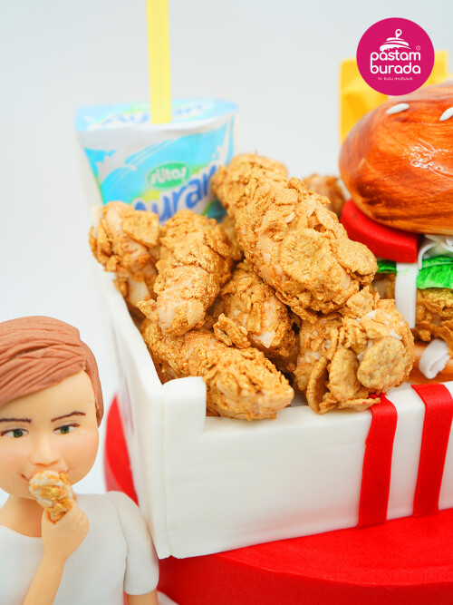 Atıştırmalık Ve Erkek Çocuk Figür Tasarım Pasta