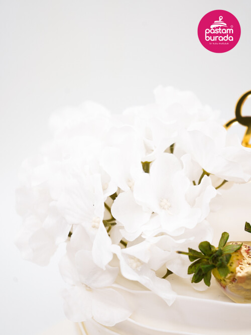 Beyaz Çiçek Gold Detay Pasta