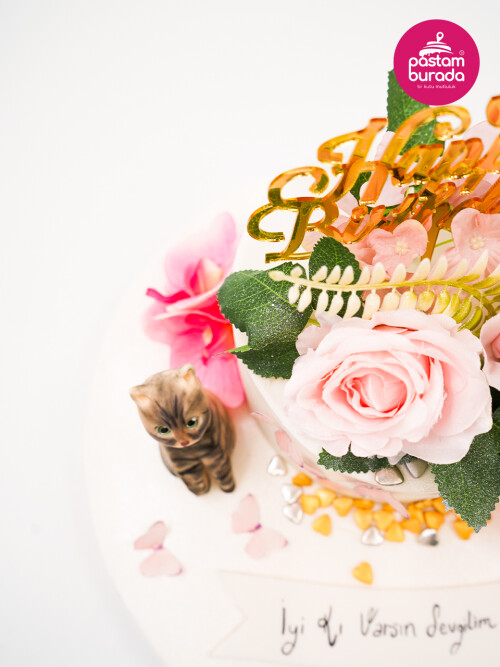 Çiçek Süslemeli Tasarım Pasta