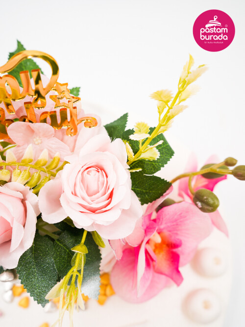 Çiçek Süslemeli Tasarım Pasta