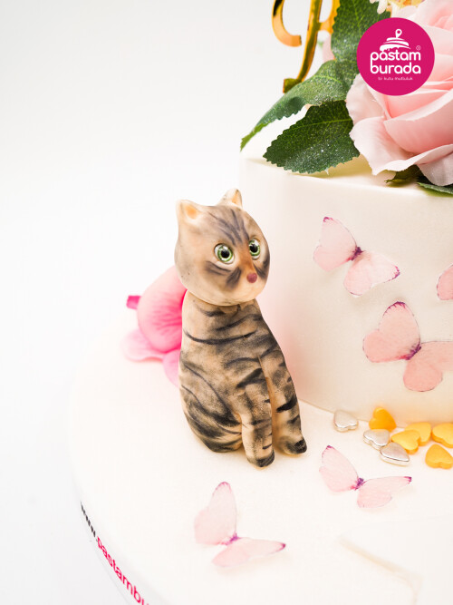 Çiçek Süslemeli Tasarım Pasta