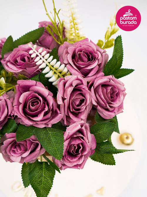 Çiçek Süslemeli Tasarım Pasta