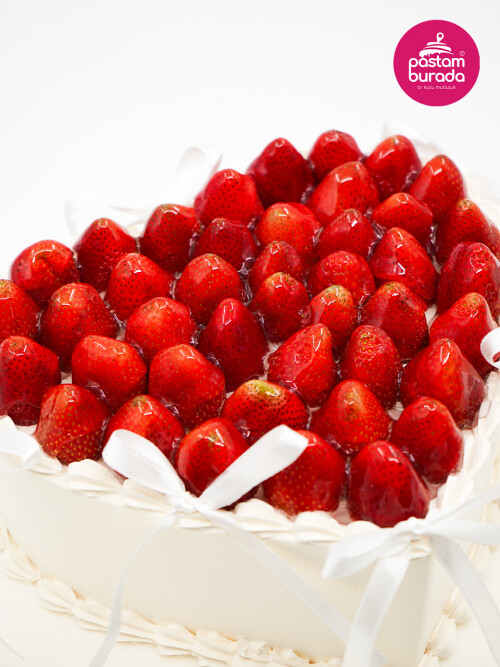 Çilek Detay Kalp Naked Cake