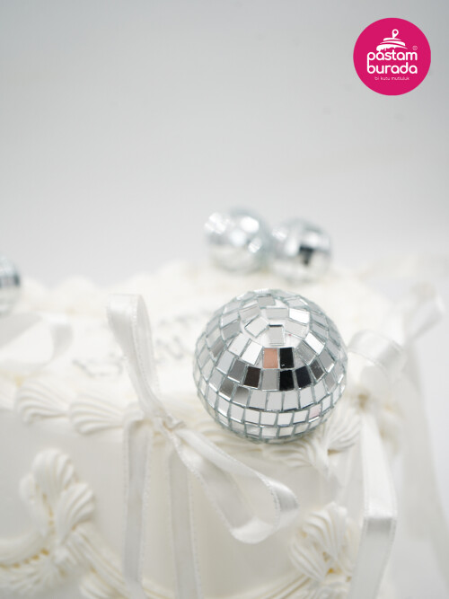 Disko Topu Detay Beyaz Naked Cake