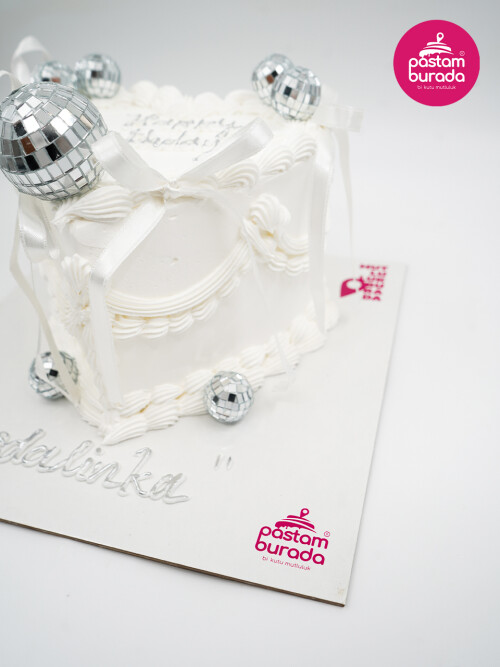 Disko Topu Detay Beyaz Naked Cake