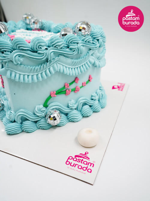 Disko Topu Detay Naked Cake